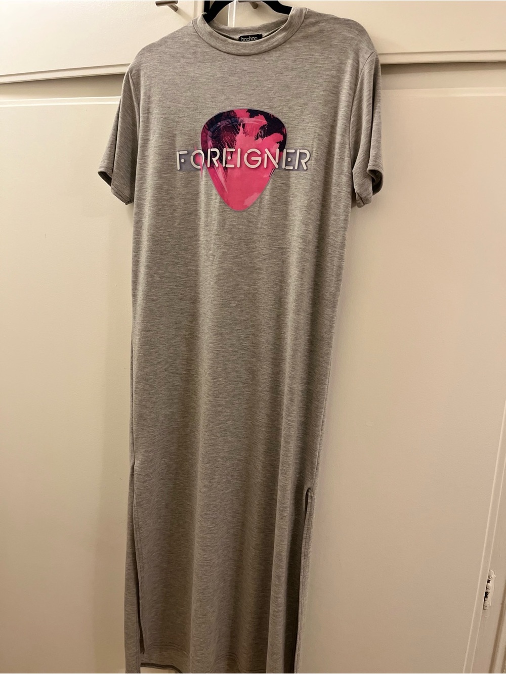 NWT Boohoo Oversized Midi T-Shirt Dress with Pink Foreigner Graphic - Size 6